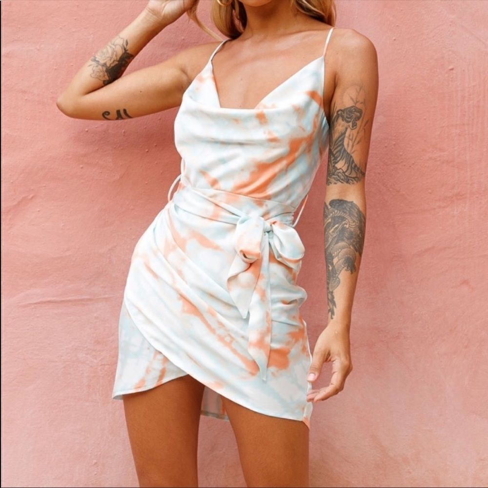 ✨HP✨Simplee Tie Dye Wrap Hem Belted Dress✨